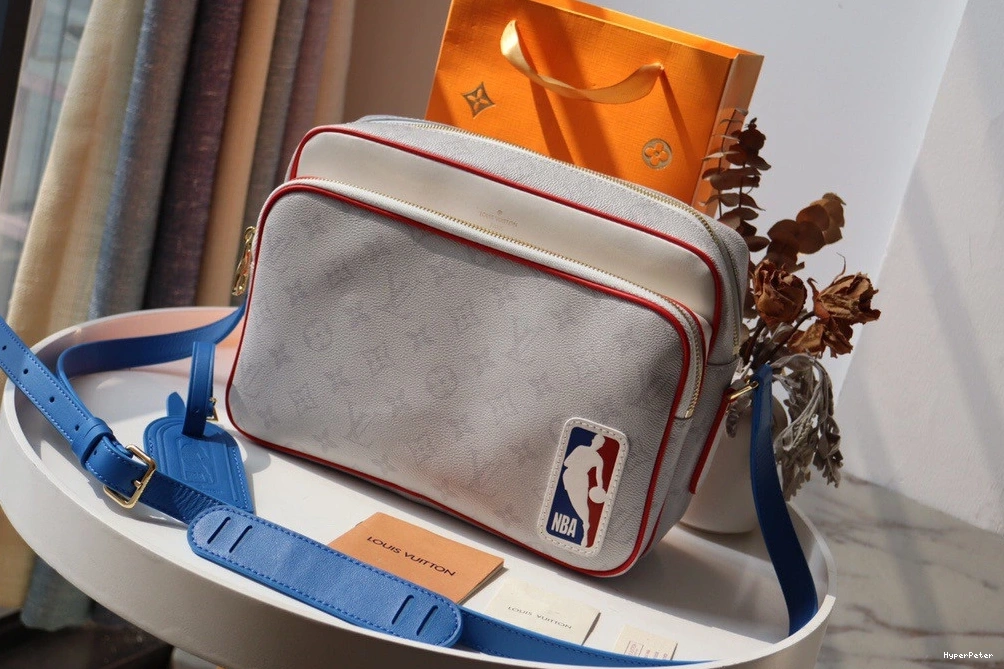 LOUIS MESSENGER VUITTON LVXNBA NIL 0814